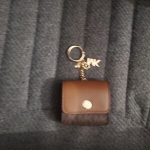 Micheal kors case with keychain ring